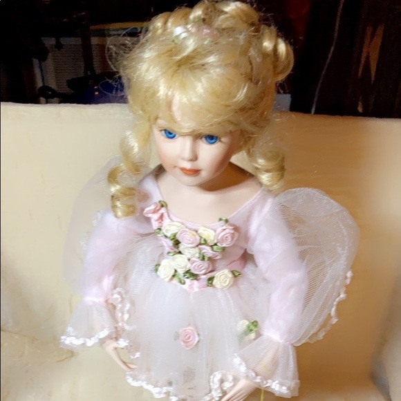 NWT 🩰LIMITED EDITION🩰COLLECTIBLE MEMORIES GISELLE PORCELAIN DOLL• - Picture 4 of 14